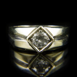Kép 2/2 - 14 karátos fehérarany gyűrű régi csiszolású gyémánt kővel (0.70 ct)