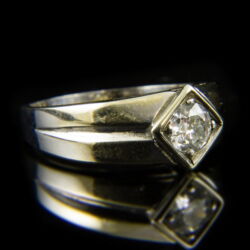 Kép 1/2 - 14 karátos fehérarany gyűrű régi csiszolású gyémánt kővel (0.70 ct)