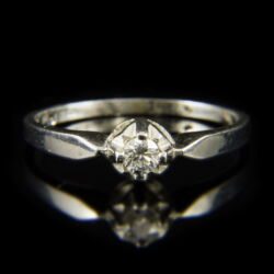 Picture 2/2 -14 K white gold solitaire ring with a brilliant-cut diamond (0.15 ct)