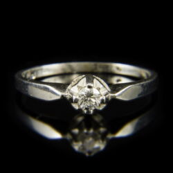 Picture 2/2 -14 K white gold solitaire ring with a brilliant-cut diamond (0.15 ct)