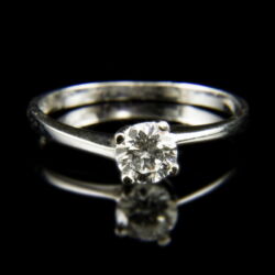 Picture 2/2 -14 K white gold solitaire ring with a brilliant-cut diamond (0.45 ct)