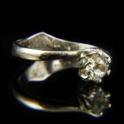 Kép 1/2 - 14 karátos fehérarany szoliter gyűrű régi csiszolású gyémánt kővel (0.58 ct)