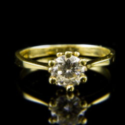 Kép 2/2 - 14 karátos sárgaarany szoliter gyűrű briliáns csiszolású gyémánt kővel (0.81 ct)