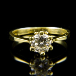 Picture 2/2 -14 K gold solitaire ring with a brilliant-cut diamond (0.81 ct)