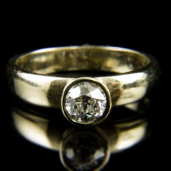 Kép 2/2 - 18 karátos arany gyűrű régi csiszolású gyémánt kővel (0.64 ct)