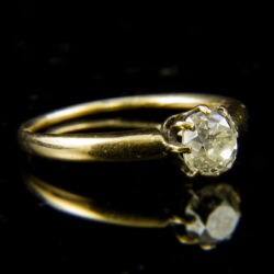 Kép 1/2 - 9 karátos sárgaarany szoliter gyűrű régi csiszolású gyémánt kővel (0.95 ct)