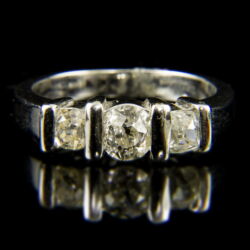 Kép 2/2 - Alliance fazonú fehérarany gyűrű régi csiszolású gyémánt kövekkel