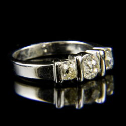 Kép 1/2 - Alliance fazonú fehérarany gyűrű régi csiszolású gyémánt kövekkel