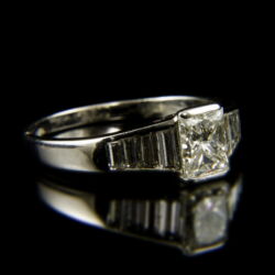 Kép 1/2 - Szoliter fazonú fehérarany gyűrű princess csiszolású gyémánt kővel