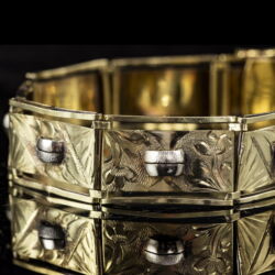 Picture 2/3 -Arany karkötő vésett lapokból