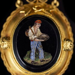 Picture 3/3 -Micromosaic badge