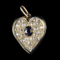 Kép 1/2 - Zafír-gyémánt köves fehérarany szív függő