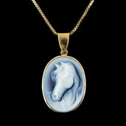 Picture 2/2 -Blue agate cameo with a horse's head hanging on a gold chain