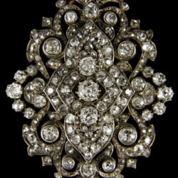 Picture 4/9 -Golden brooch / pendant with diamonds with a bow heart pendant