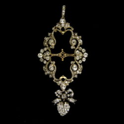 Picture 7/9 -Golden brooch / pendant with diamonds with a bow heart pendant