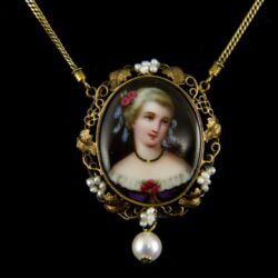 Picture 2/3 -Golden necklace with a biedermeier portrait of a woman