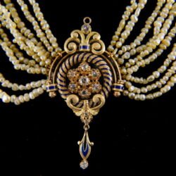 Picture 2/6 -Necklace with blue grit pearls and gold rosettes with diamonds