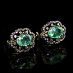 Kép 2/4 - Fülbevaló pár smaragddal és gyémántokkal