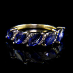 Picture 2/4 -Gold ring for women with sapphire and diamonds
