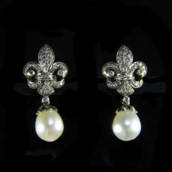 Picture 1/2 -Bourbon lily-shaped pair of diamond earrings