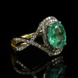 Kép 1/2 - Smaragd gyűrű achtkant csiszolású gyémánt kövekkel