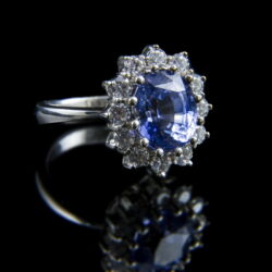 Kép 1/2 - Zafír gyűrű gyémánt kövekkel fehérarany foglalatban