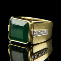 Picture 3/5 -Men's signet ring with emeralds and diamonds