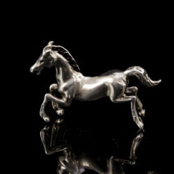 Picture 2/2 -Mini ezüst paripa ágaskodó ló figura