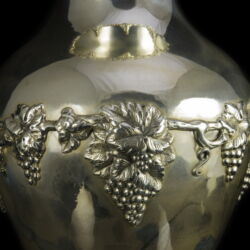Kép 2/2 - Ezüst váza szőlőfürtös díszítéssel