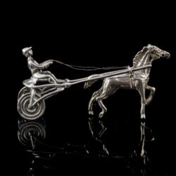 Kép 1/2 - Mini ezüst fogathajtó figura