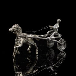 Kép 2/2 - Mini ezüst fogathajtó figura
