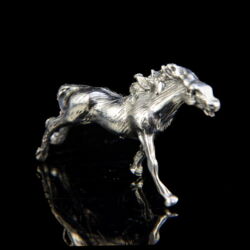 Kép 1/2 - Miniatűr ezüst vágtató ló figura