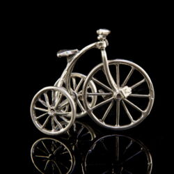 Picture 2/2 -Silver tricycle