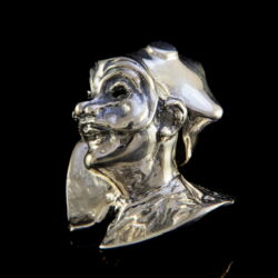 Kép 2/2 - Mini ezüst Harlekin fej
