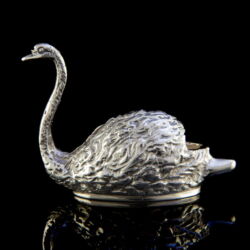 Picture 2/3 -Mini silver swan figure ​