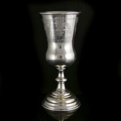 Kép 1/3 - Talpas ezüst pohár vésett díszítéssel