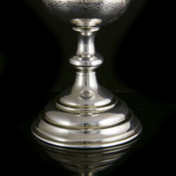 Kép 3/3 - Talpas ezüst pohár vésett díszítéssel