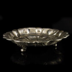 Picture 2/2 -Three-legged silver serving plate with heart pattern