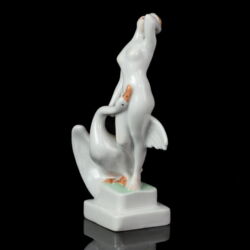 Kép 1/4 - Herendi Léda és a hattyú porcelán mini figura