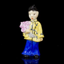 Kép 2/5 - Herendi kínai kislány figura kezében virágcsokorral