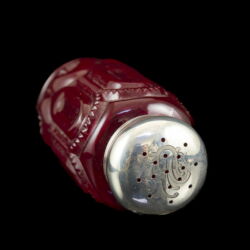 Kép 3/3 - Angol ezüst fejű porcukorszóró rubinpiros üveggel