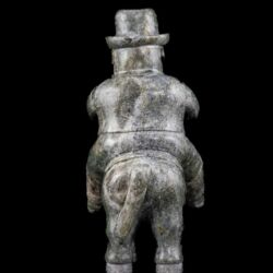 Picture 6/6 -Contemporary marble sculpture: Man with a hat on horseback