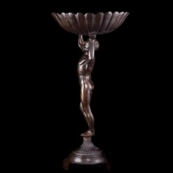 Picture 2/4 -Figural centerpiece