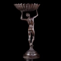 Picture 3/4 -Figural centerpiece