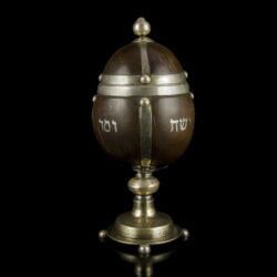 Picture 2/2 -Silver-base coconut etrog holder with star of David