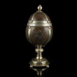 Picture 1/2 -Silver-base coconut etrog holder with star of David