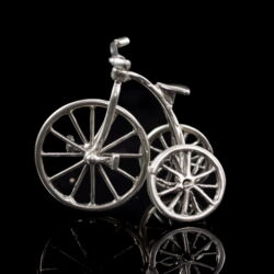 Picture 2/2 -Mini silver tricycle