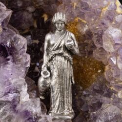 Picture 2/6 -Korsós lány ametiszt ásvánnyal