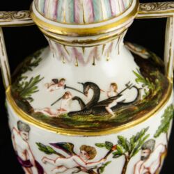 Picture 5/7 -Capodimonte-style pair of urns