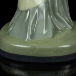 Kép 4/5 - Johanna Meier-Michel (1876-1930) porcelán kalapos hölgy figura